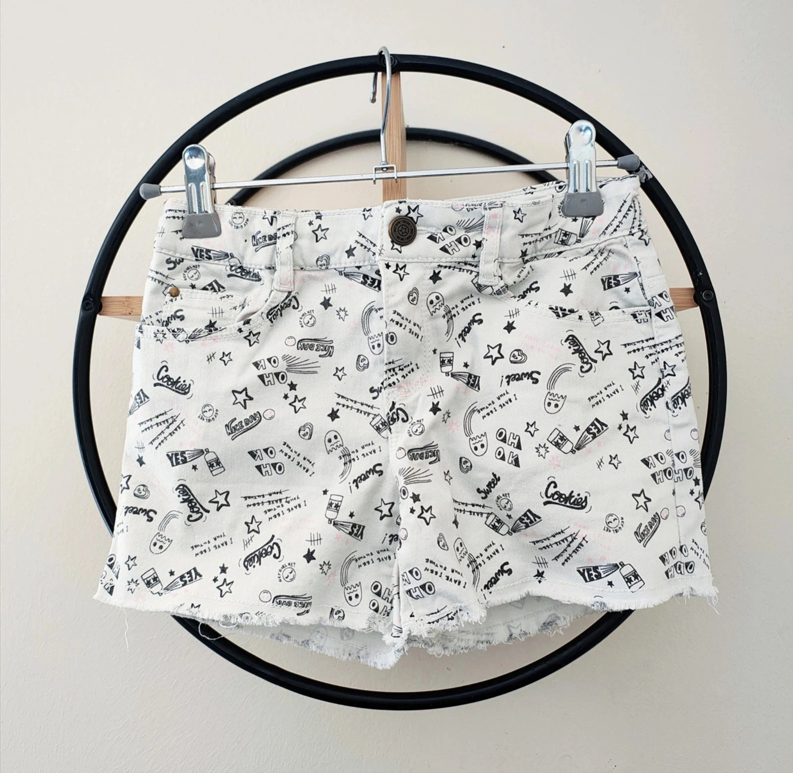 9 ans short tape a l'oeil